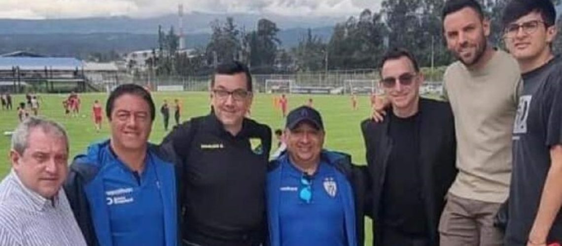 viera con presidente de independiente del valle