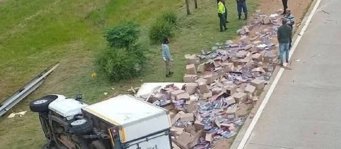 volcado carro d elibros